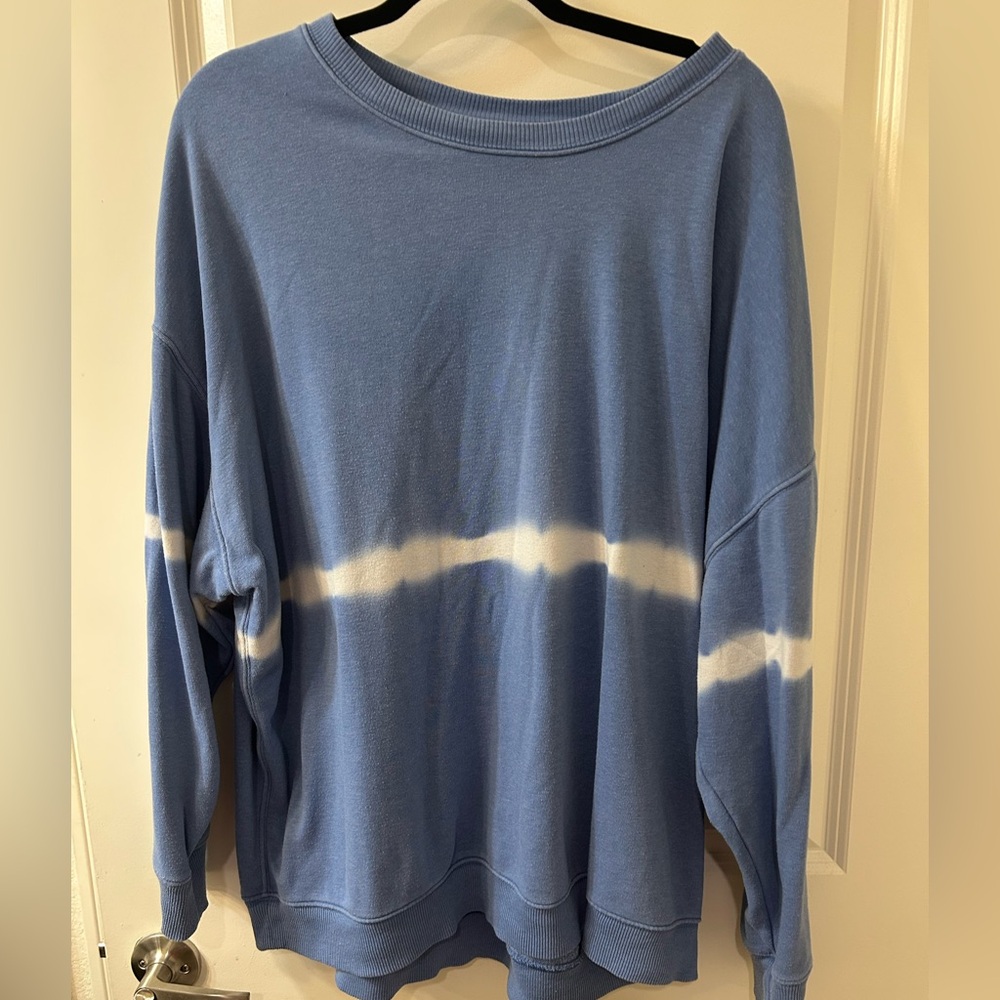 Time and Tru Blue and White Tie-Dye Sweatshirt